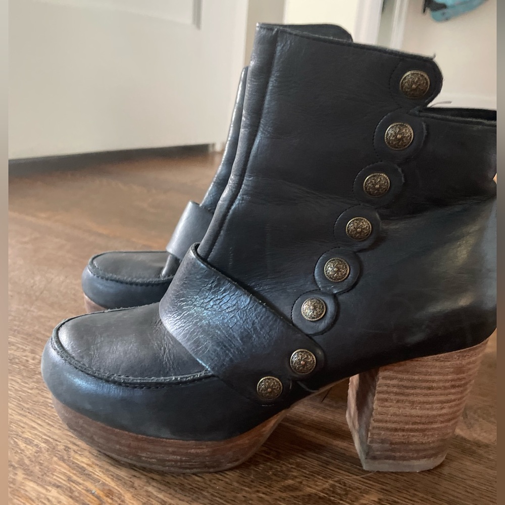 Miss Mooz 38 lifted bootie